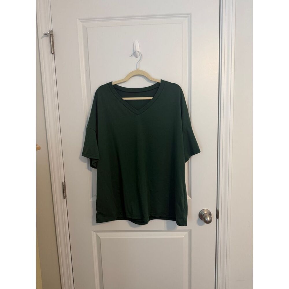 Fisoew Forest Green V-Neck Tee Women's XL